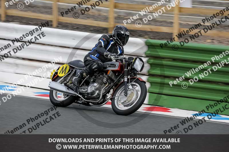 Vintage motorcycle club;eventdigitalimages;mallory park;mallory park trackday photographs;no limits trackdays;peter wileman photography;trackday digital images;trackday photos;vmcc festival 1000 bikes photographs